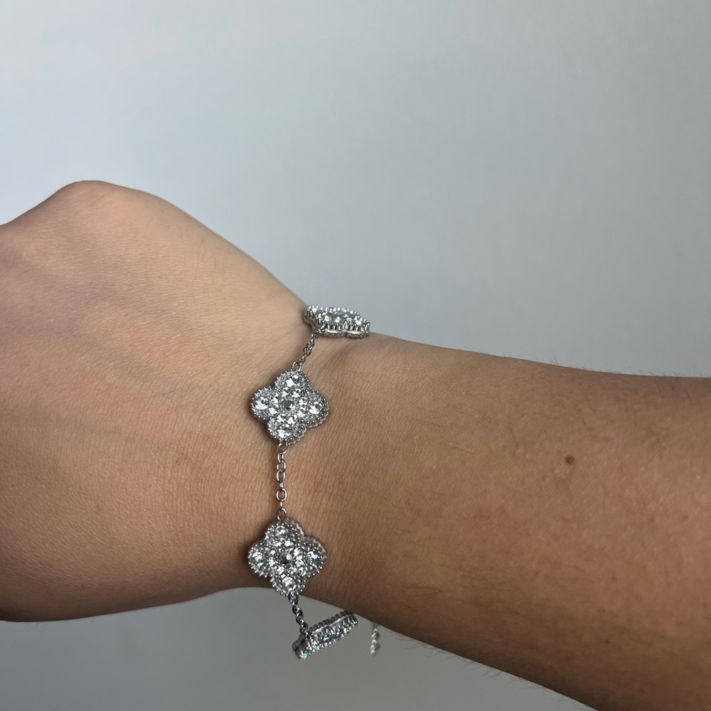 Chic Silver Reversible Clover Bracelet - image 3